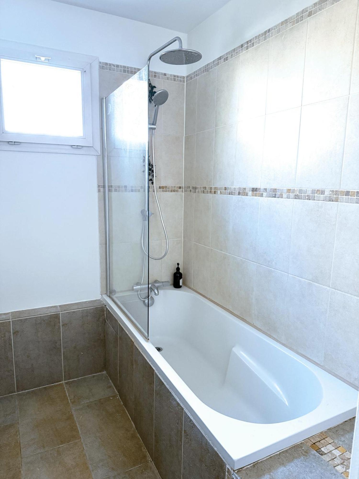 Uta House La Plaine Apartment *