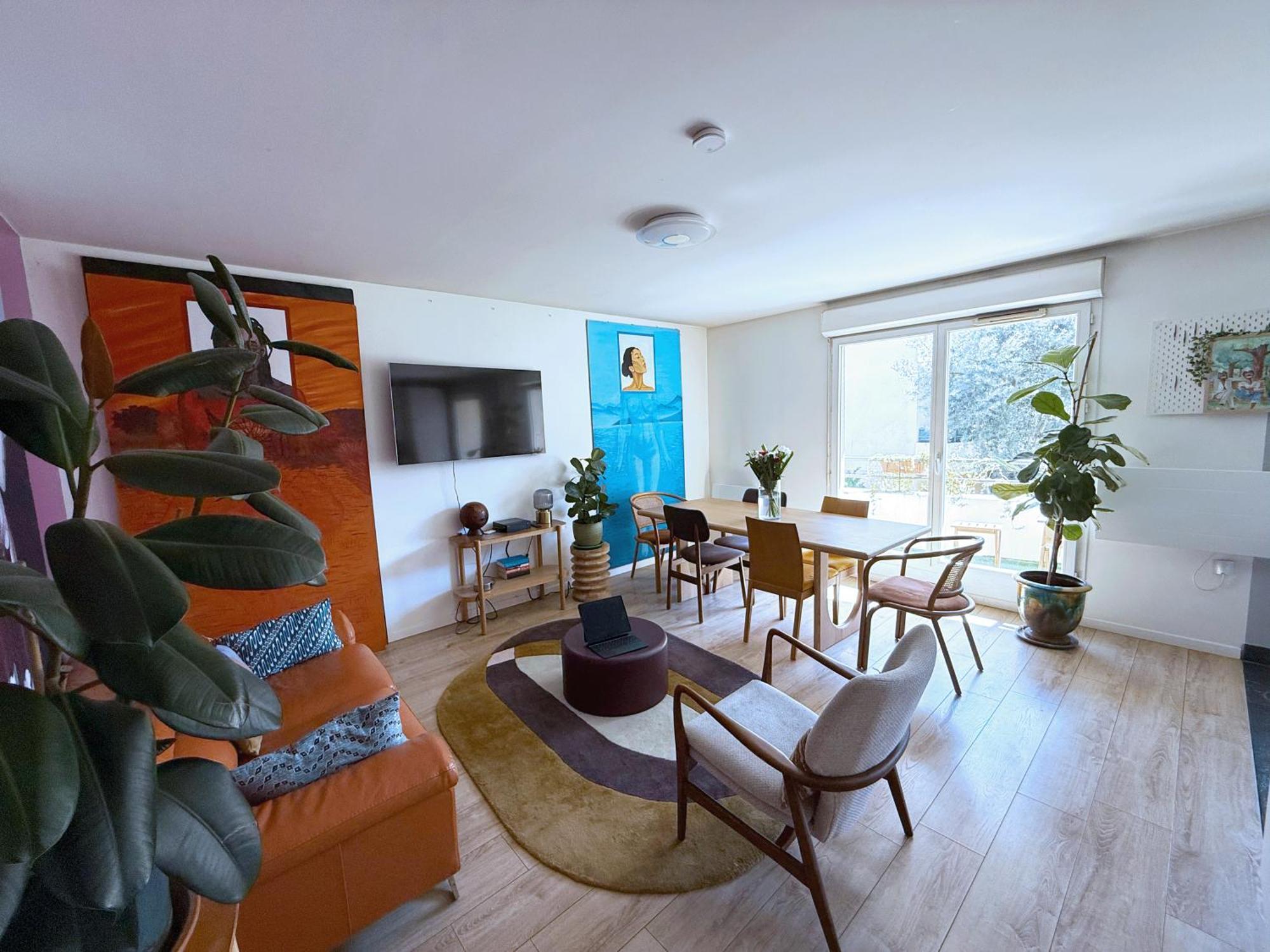 Uta House La Plaine